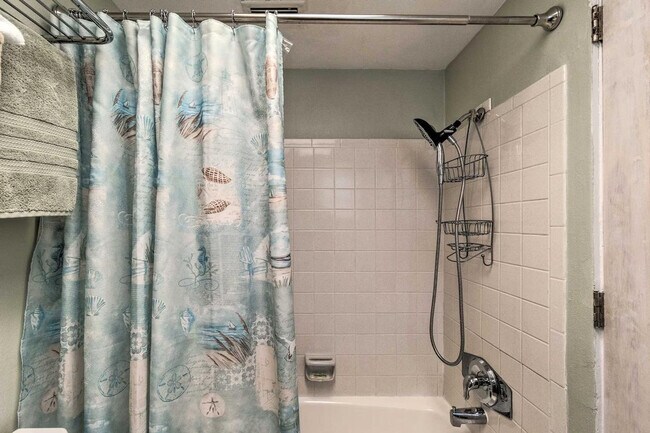 Building Photo - 2850 Gulf of Mexico Dr