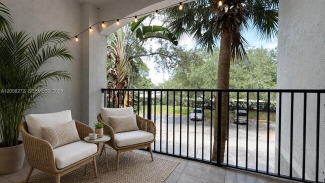Building Photo - 5016 Lantana Rd