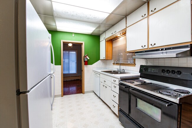 Kitchen - 1904 7th St S