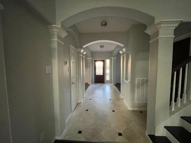 Building Photo - 9323 Willow Crossing Dr
