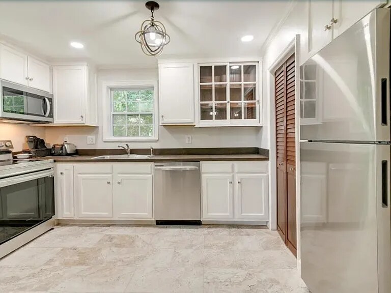 Building Photo - 1625 Front St