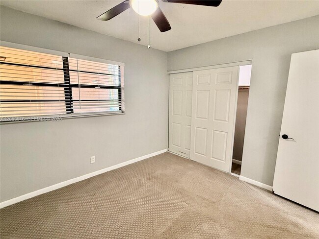 Building Photo - 200 Jacaranda Country Club Dr