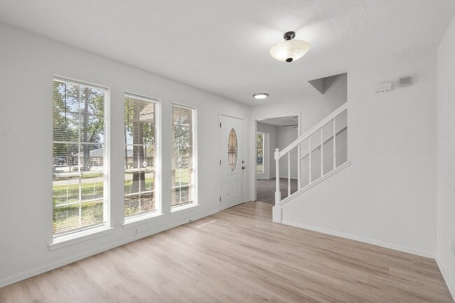 Building Photo - 2102 Silver Moon Trail