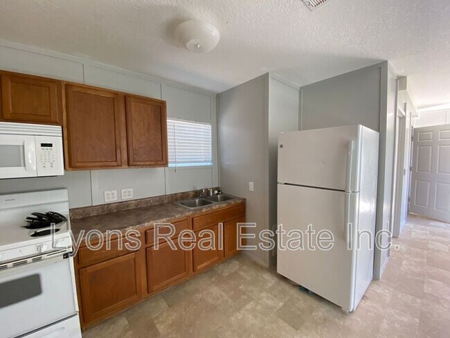 Building Photo - 8086 Heck Dr