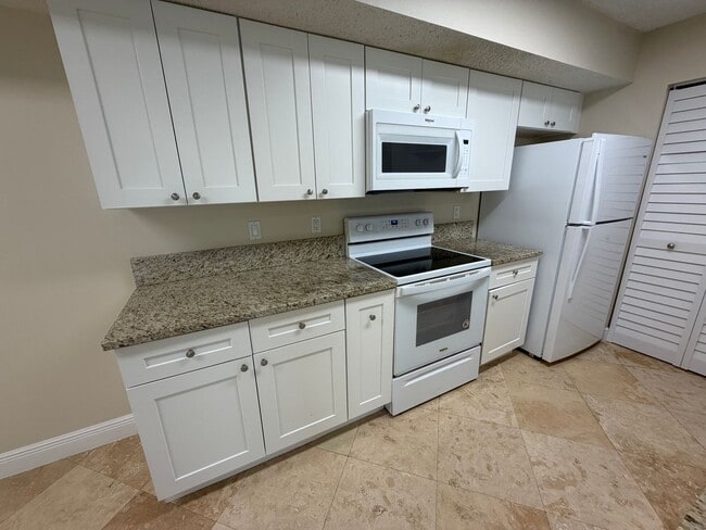 Building Photo - ANNUAL RENTAL - OASIS - 1 BED/1 BATH