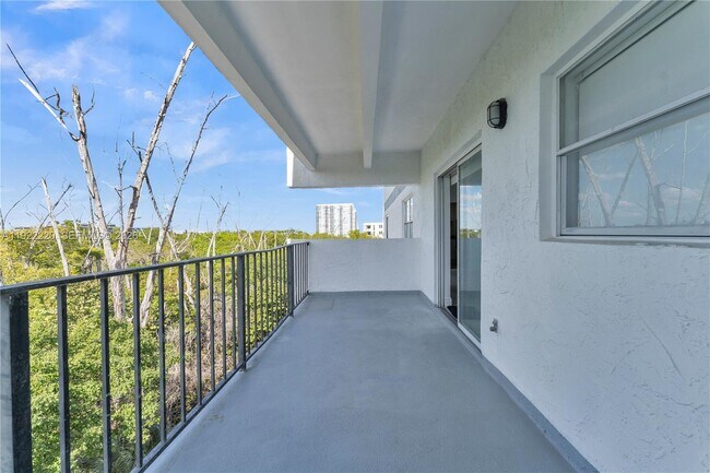 Building Photo - 16508 NE 26th Ave