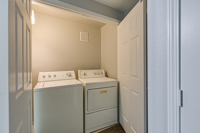 Building Photo - 1300 S Arlington St