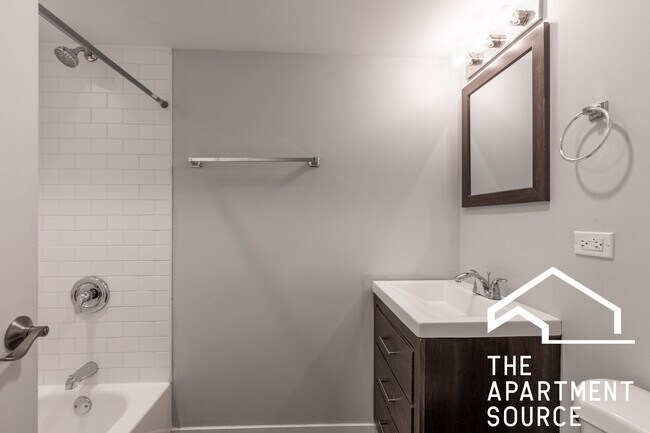 Building Photo - 3210 S May St