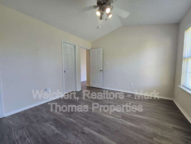 Building Photo - 6308 Saybrooke Dr