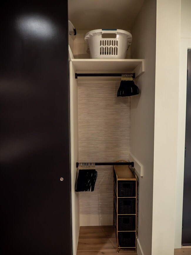 Building Photo - 3413 W Sunset Ave