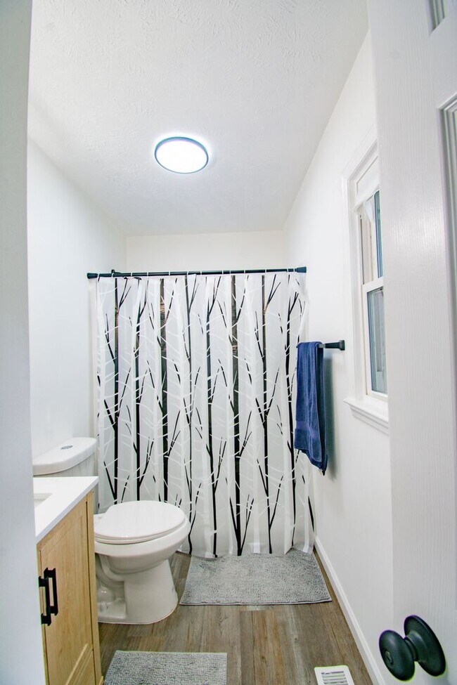 Building Photo - Coming Soon! 4 Bedroom 2 Bathroom Home: Pets Okay!