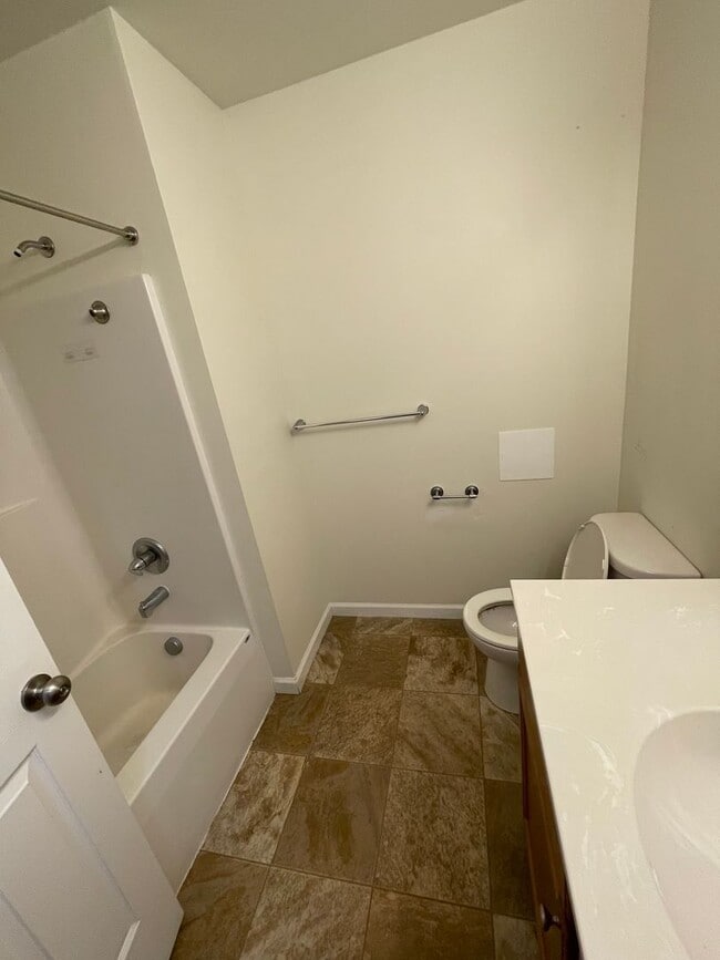 Building Photo - 3 Bedroom 3 Bath House In Mount Wolf