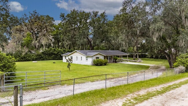Building Photo - 410 Old Mulrennan Rd
