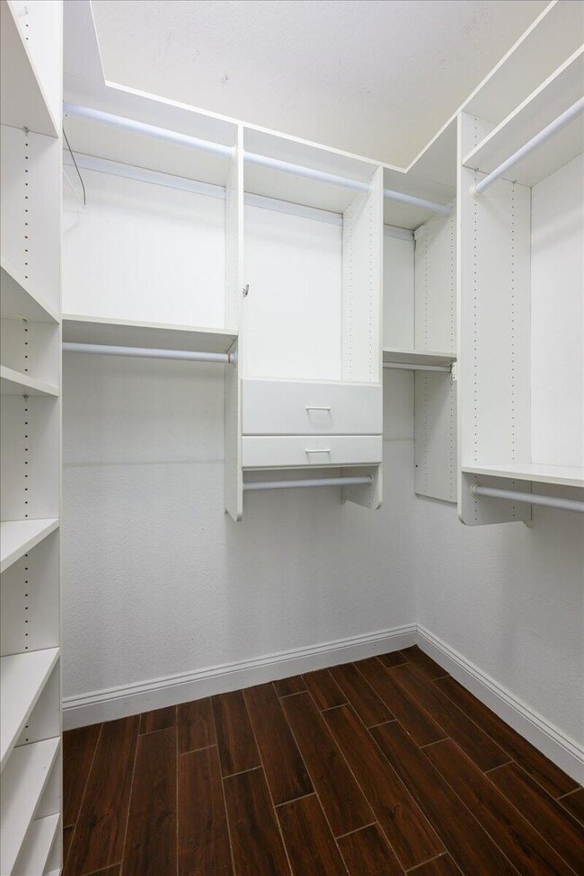 Building Photo - 538 NE 7th Ave