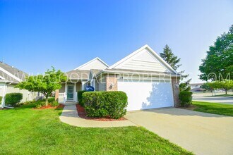 Building Photo - 2 Bedroom 2 bath Town Home in West Des Moines
