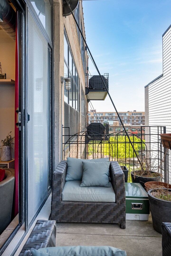 Building Photo - 850 W Adams St