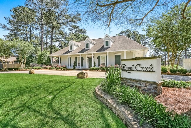 Building Photo - Gorgeous 3 Bed/ 2 Bath Single- Family Home