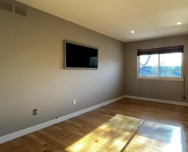 Building Photo - 8515 Winchester Dr