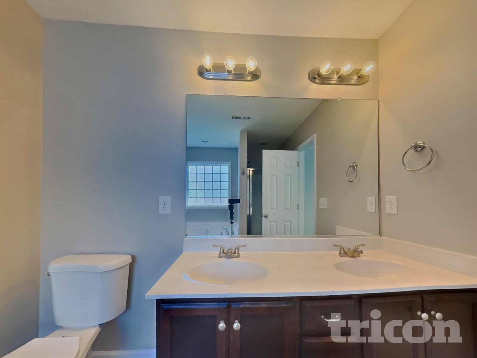 Building Photo - 1655 Crestlawn Tl