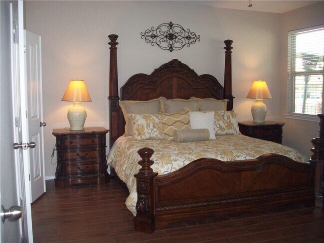 Building Photo - 1002 Beacon Cove