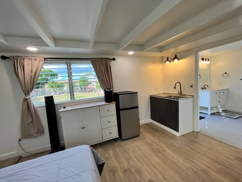 Building Photo - 1130 Keolu Dr
