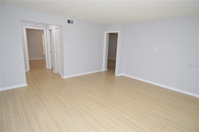 Building Photo - 8613 Mallard Reserve Dr