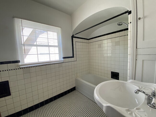 Building Photo - 3847 Revere Dr