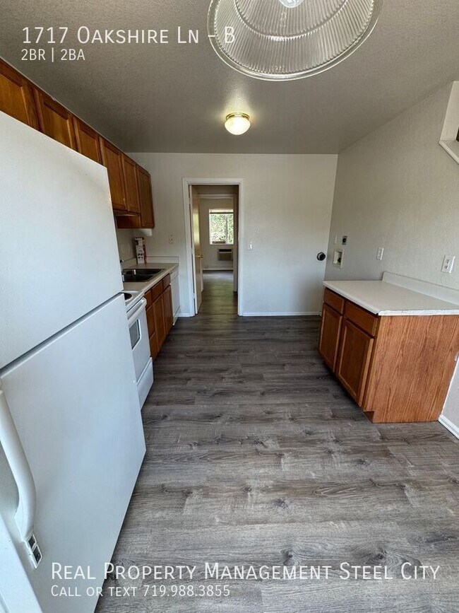 Building Photo - 1717 Oakshire Ln