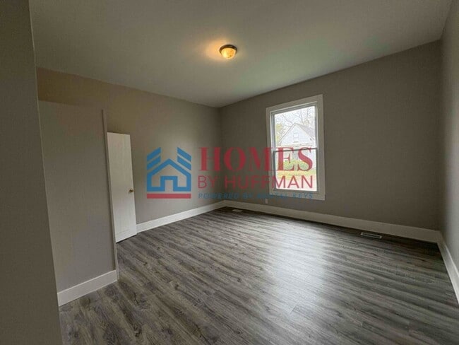 Building Photo - Two Bedroom House | Deposit Special