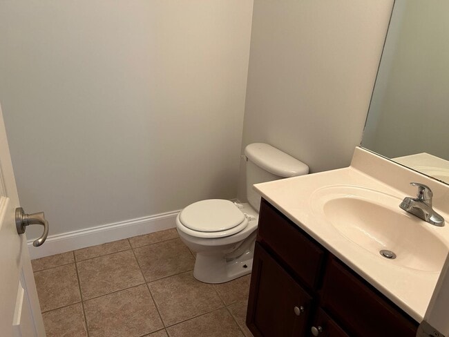 Building Photo - 2 Bedroom/ 2.5 Bath ? Jonesborough, TN 37659