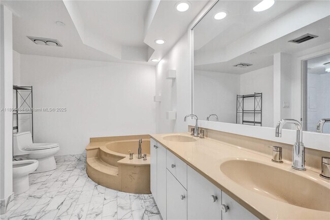 Building Photo - 20281 E Country Club Dr