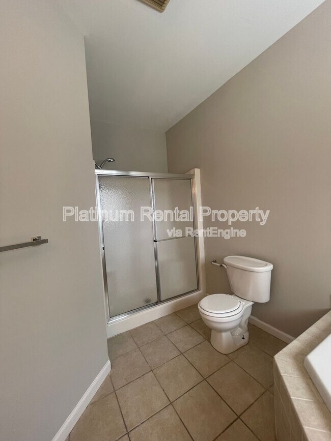 Building Photo - 48 Weyman Ave SW