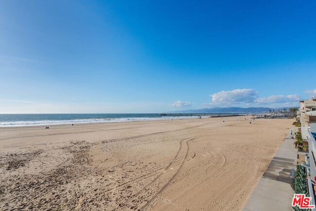 Building Photo - 3711 Ocean Front Walk