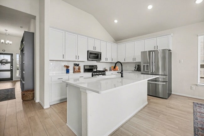 Building Photo - 2214 Lierna Dr