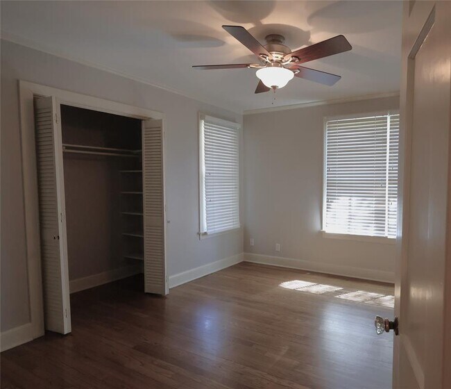 Building Photo - 4702 Shadow Ln