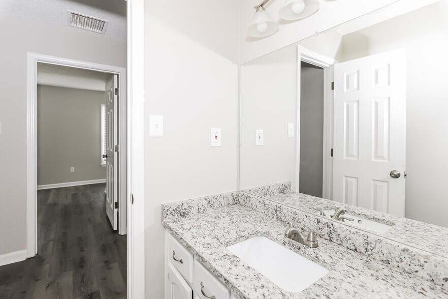Building Photo - 4924 W Hedgewall Cir