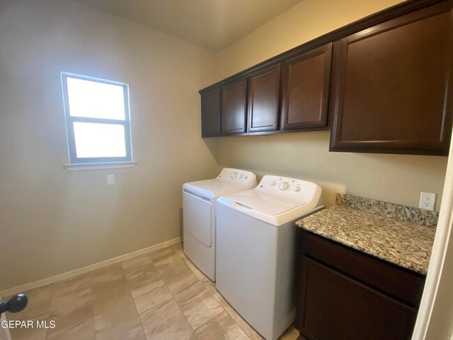 Building Photo - 408 La Puesta Dr