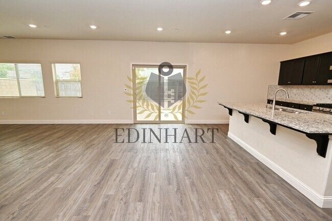 Building Photo - 661 Blue Oak Lane W