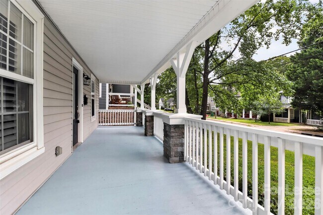 Building Photo - 1736 Parson St
