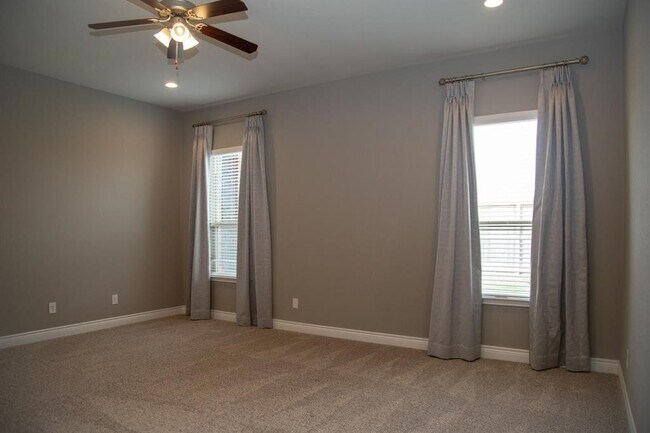 Building Photo - 4902 Thunder Creek Ln