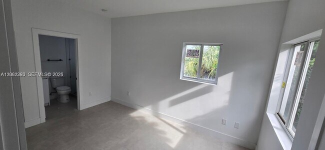 Building Photo - 141 NW 11th St