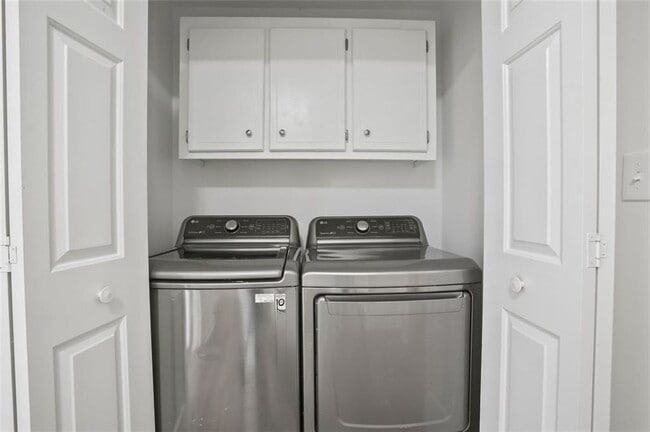 Building Photo - 460 Forestgate Ct