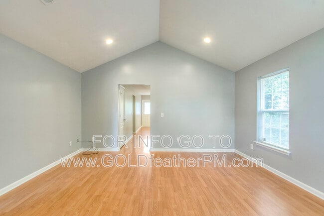 Building Photo - 2116 14th Ave N