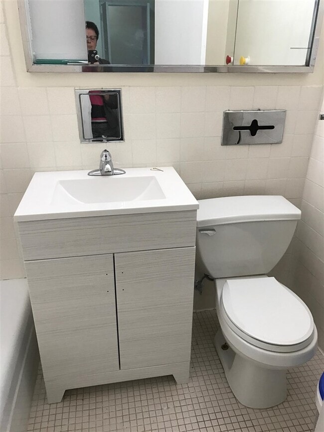 Building Photo - 201 ST PAULS Ave