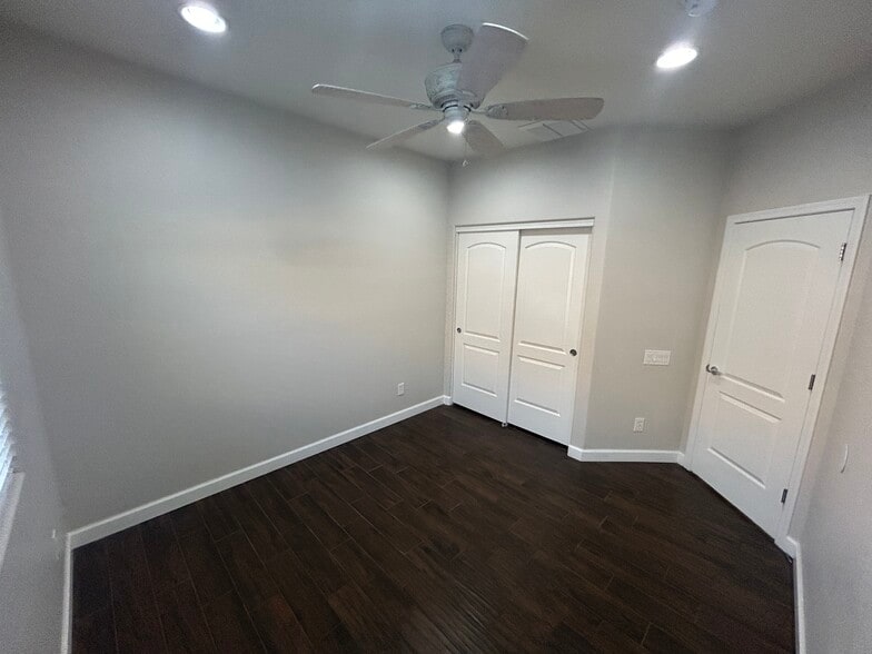 Building Photo - 10765 W Avenida del Rey