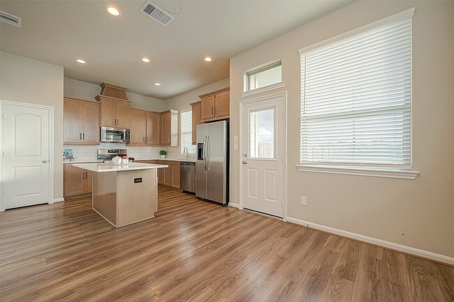 Building Photo - 8700 Laurel Crest Dr