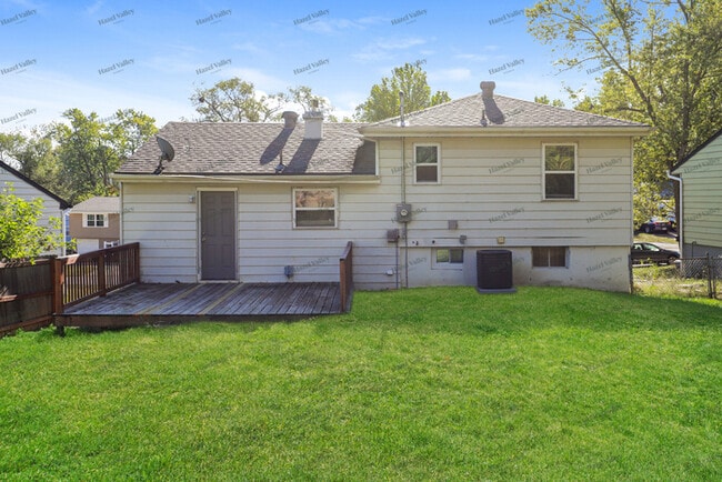 Building Photo - 8040 NE San Rafael Dr