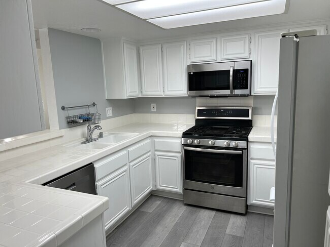 Kitchen - 940 N Turner Ave