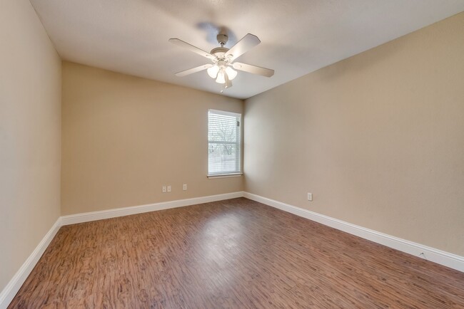 Building Photo - $2150 Fort Worth - Four Bedroom Split Floo...