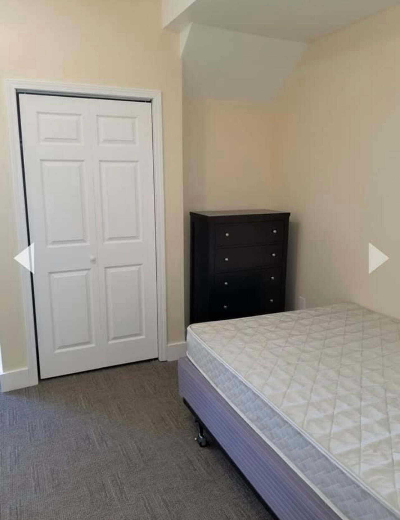 Building Photo - 80 Oak St